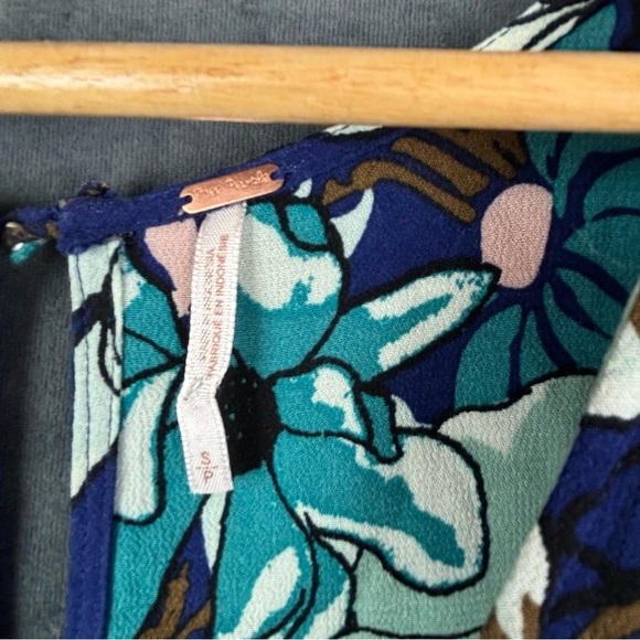 Free People sz S Backyard Print Ocean Combo Blue V-Neck Pleated Sundress - Picture 4 of 8